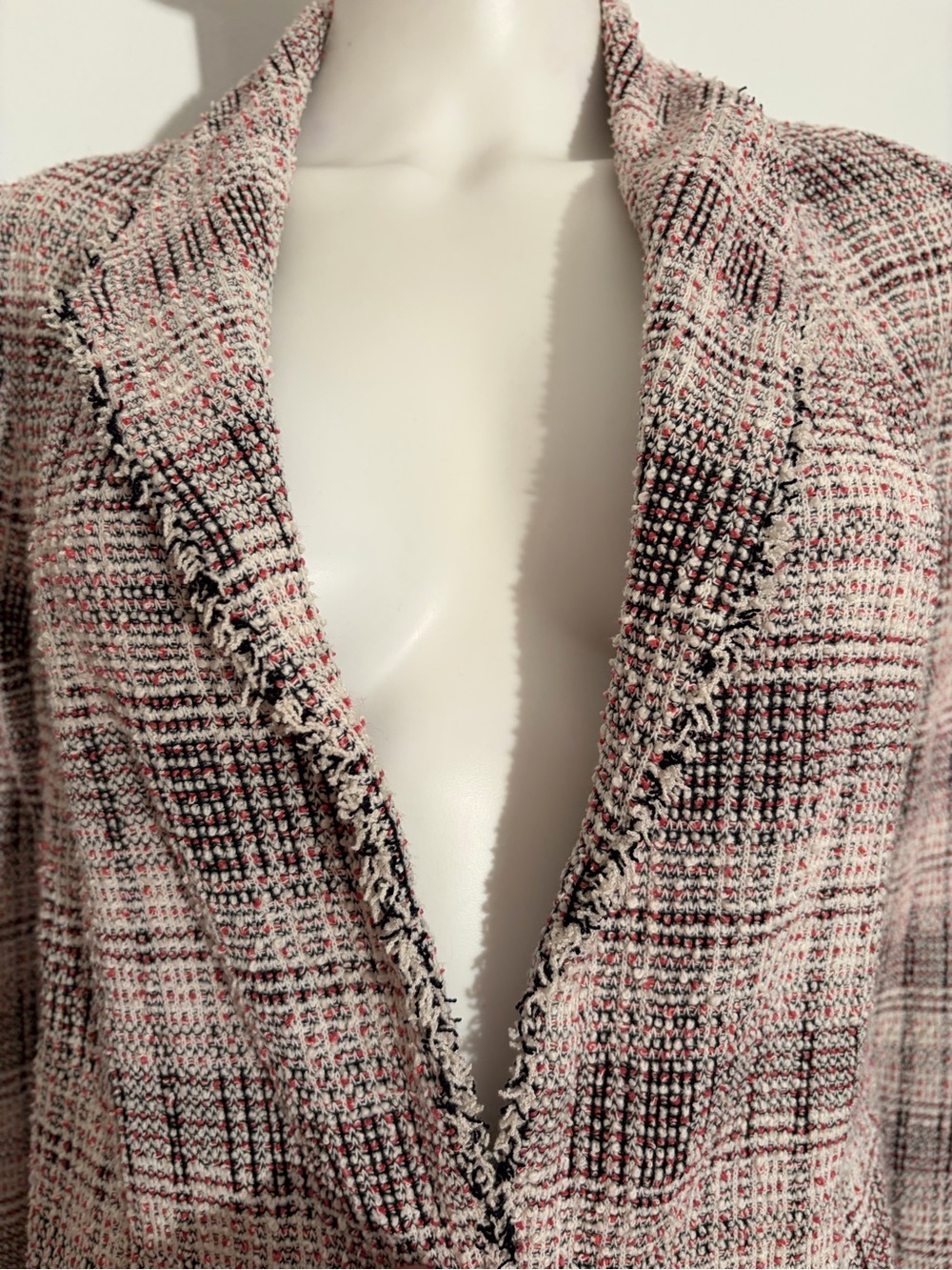#807 Max Studio Beautiful Pink Plaid Tweed Fringe Blazer. Great Condition